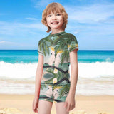 Boys' parrot rash guard set: Short sleeve swim shirt and trunks, perfect for swimming, made of polyester and spandex.