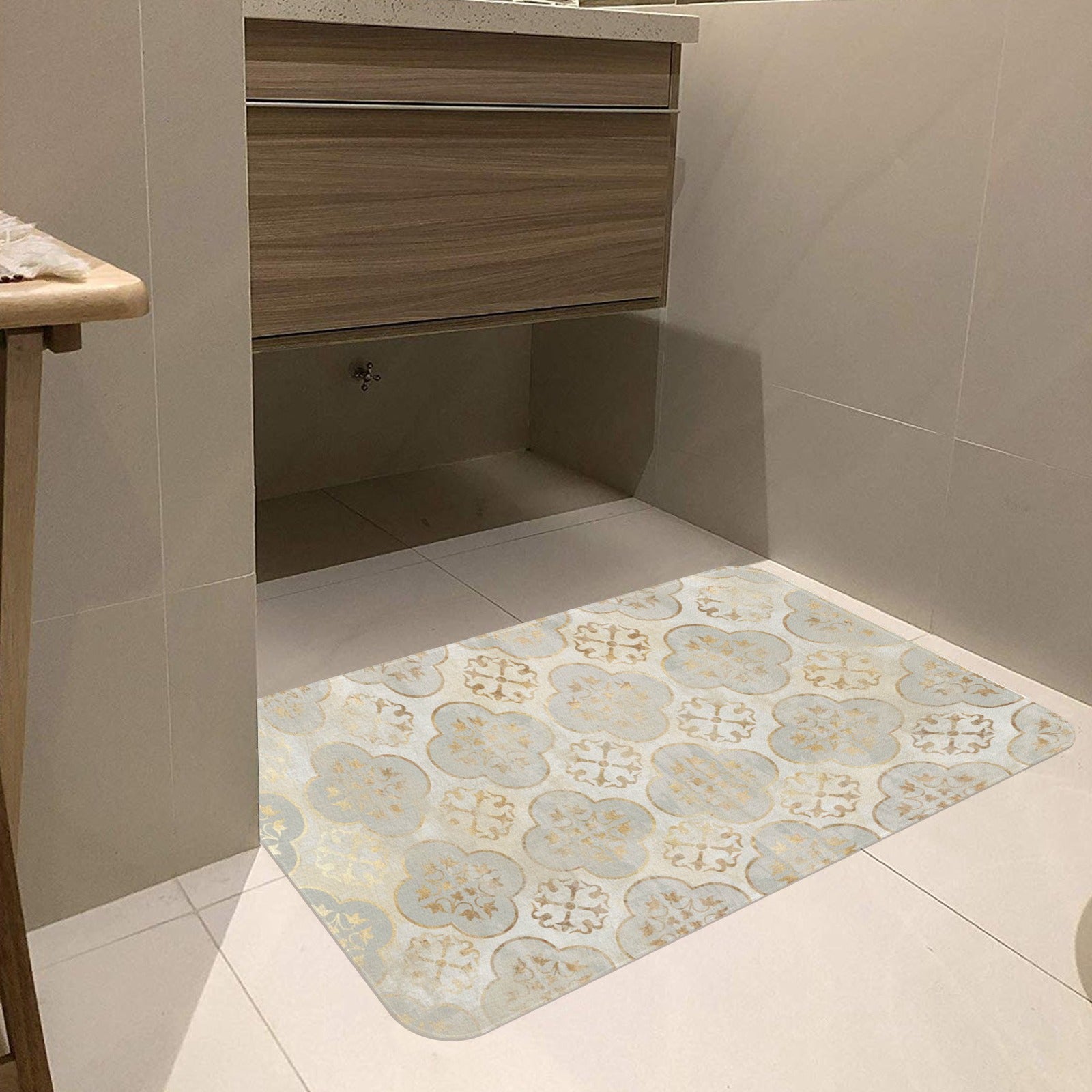 Boho doormat with quatrefoil pattern, cream and gold colors, perfect for bathroom use, rubber material.