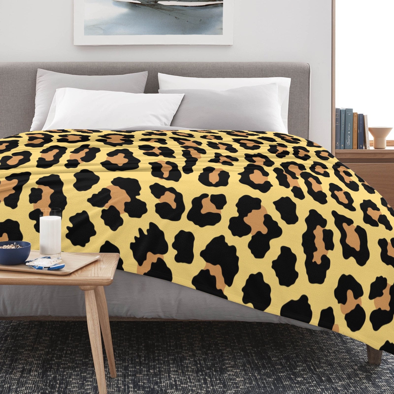 Animal skin leopard print flannel blanket, soft and warm, perfect for bedroom use.