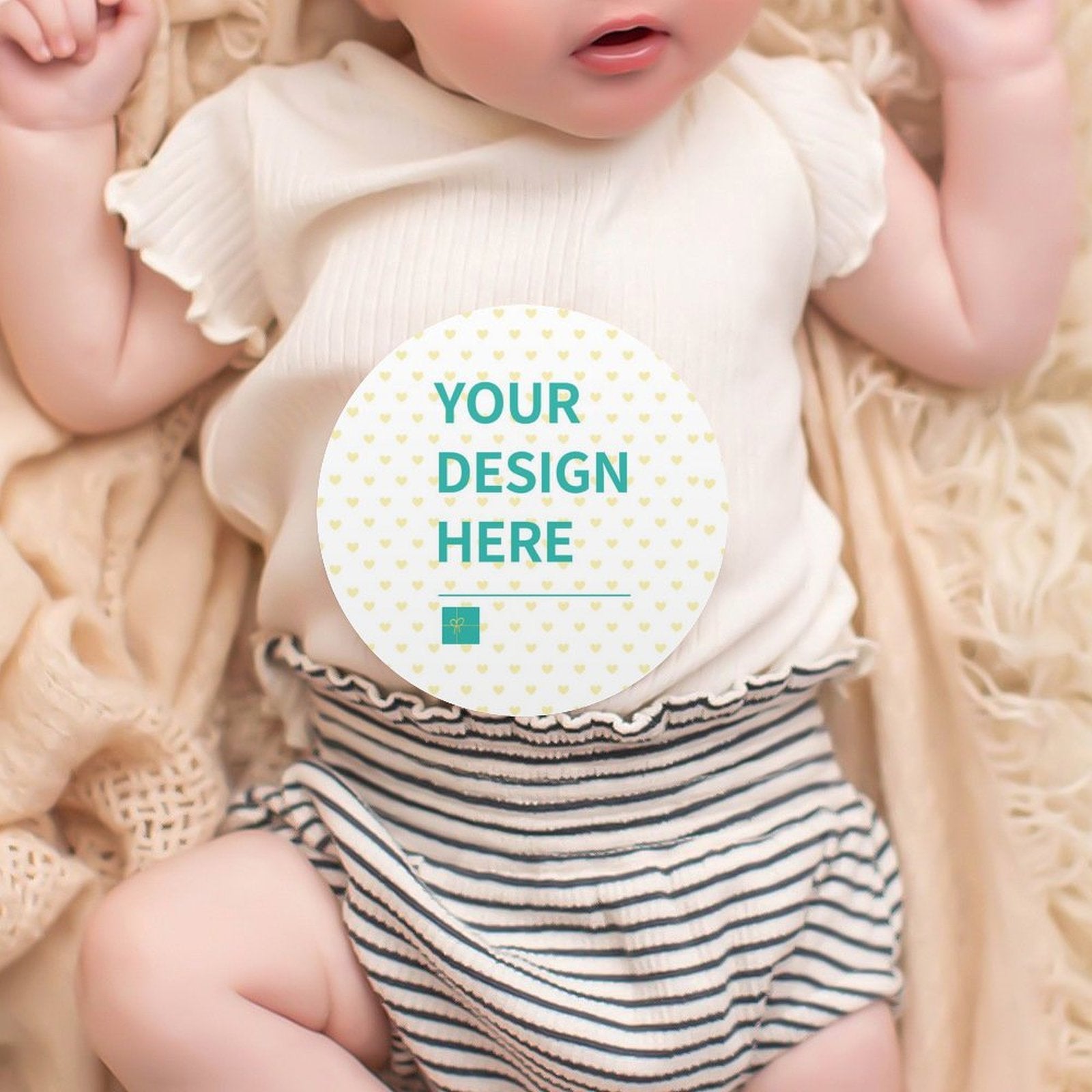 Personalized baby birth announcement sign. Baby with a round sign, customizable for a newborn gift.