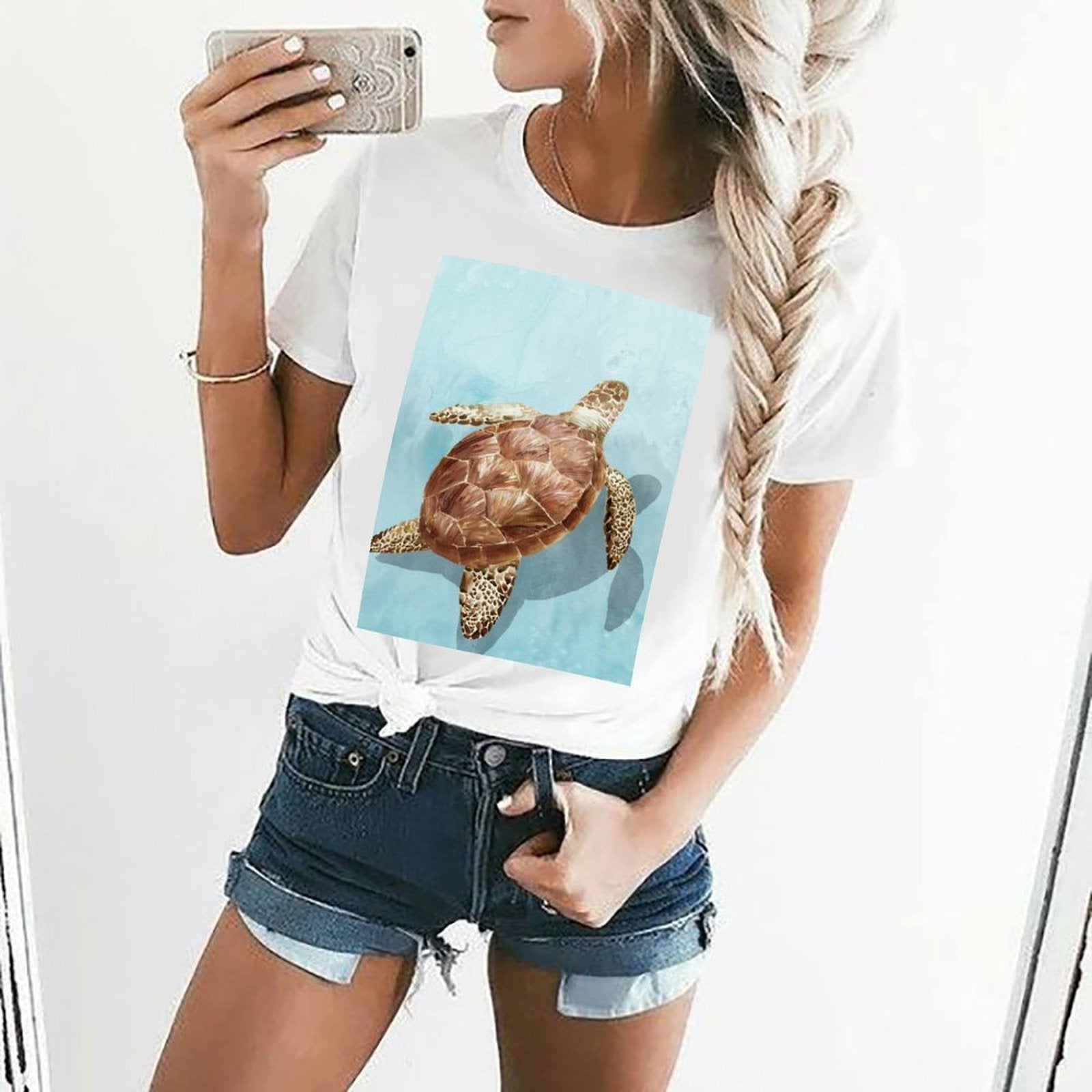White women's t-shirt with sea turtle graphic, summer fashion, crewneck tee