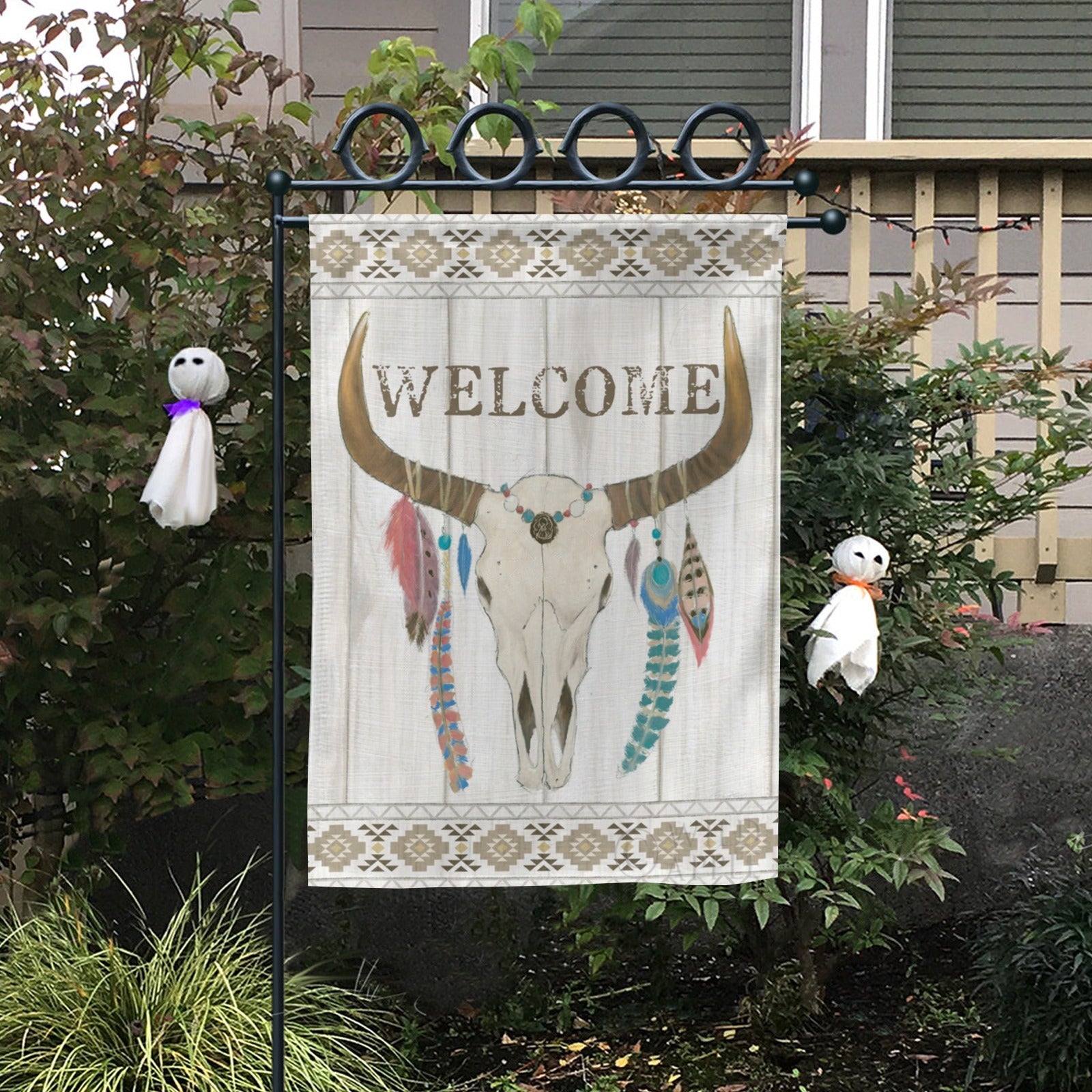 Welcome garden flag with bull skull and feather design, farmhouse decor. Made of double-sided polyester.