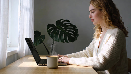 Wireless Charging Docks Versus Power Banks: Which Is More Convenient?